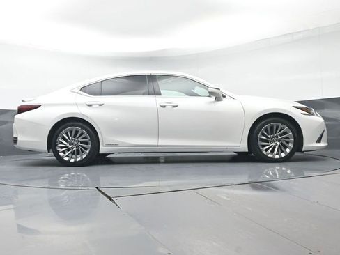 Used 2021 Lexus ES 300h w/ Accessory Package image 40