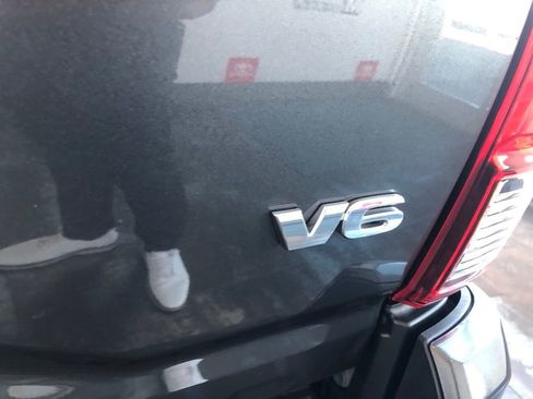 Used 2018 Toyota Tacoma TRD Sport w/ Technology Package image 8