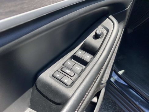 Used 2023 Jeep Grand Cherokee Limited w/ Black Appearance Package image 24