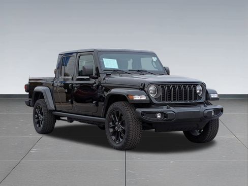 Used 2024 Jeep Gladiator Sport image 8