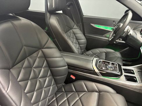 Used 2025 BMW 740i w/ Premium Package image 85