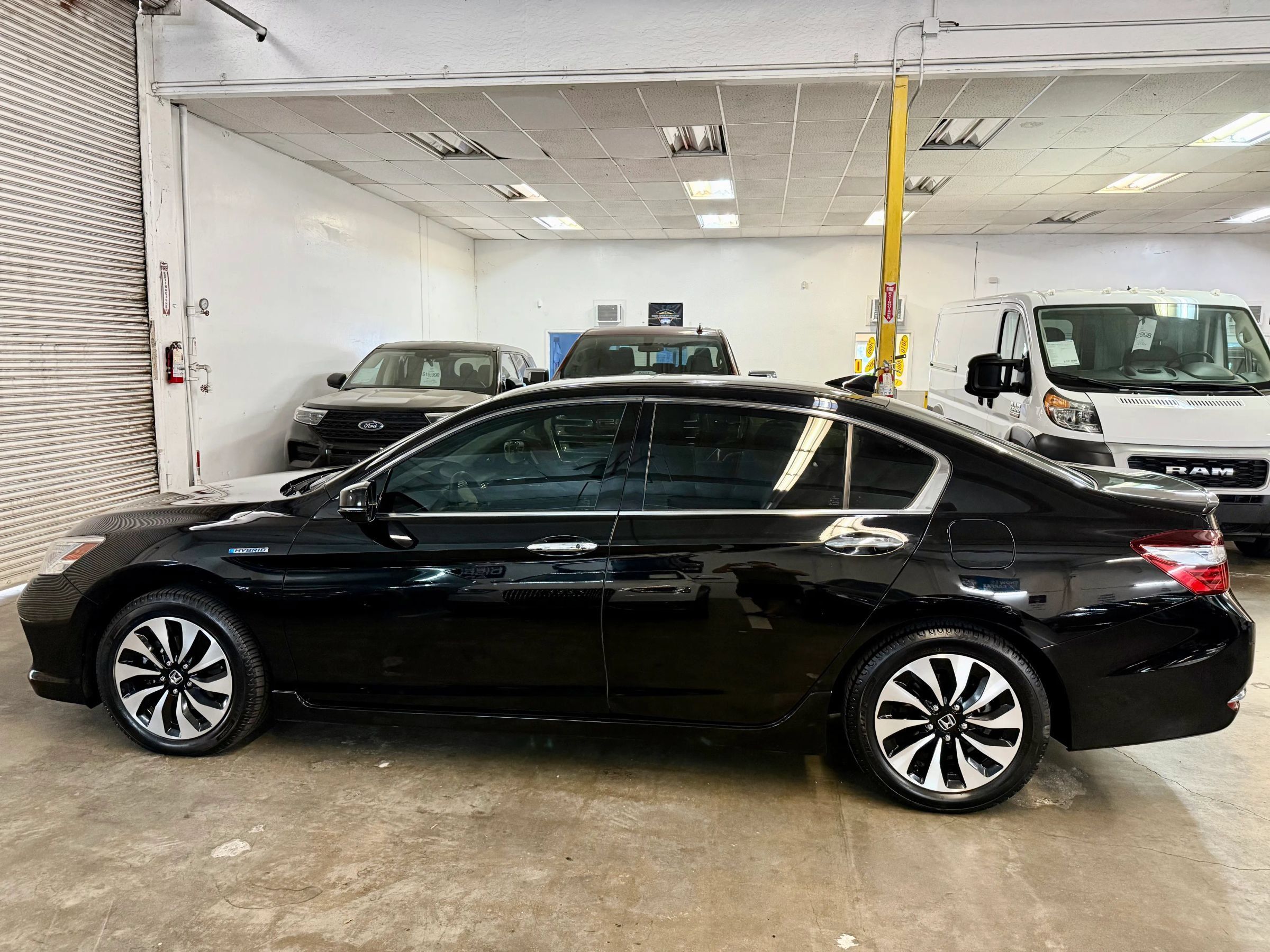 Used 2017 Honda Accord Touring image 8