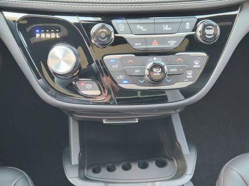 New 2026 Chrysler Pacifica Select image 14