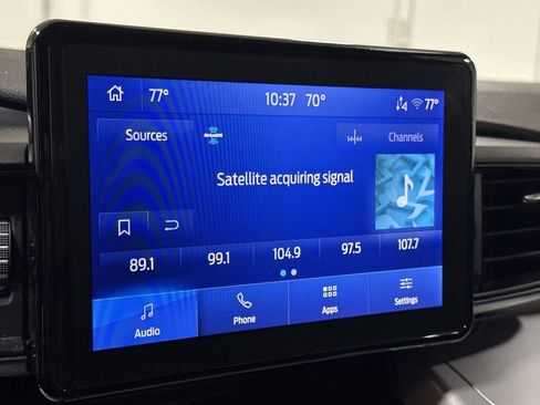 Used 2023 Ford Explorer XLT AWD/4WD image 14