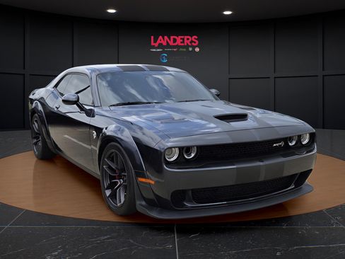 Used 2018 Dodge Challenger SRT Hellcat RWD image 3