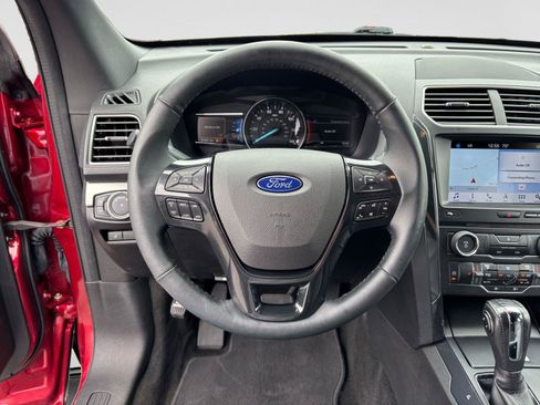 Used 2018 Ford Explorer XLT w/ Equipment Group 202A AWD/4WD image 11