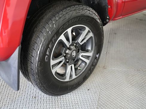 Used 2017 Toyota Tacoma TRD Sport w/ Tow Package (A/T) AWD/4WD image 57