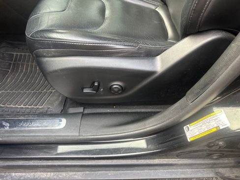 Used 2019 Jeep Cherokee Limited AWD/4WD image 11