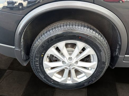 Used 2016 Nissan Rogue SV AWD/4WD image 12