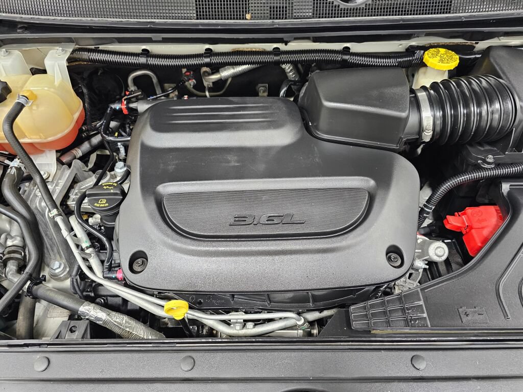 Used 2020 Chrysler Pacifica Touring-L FWD image 32