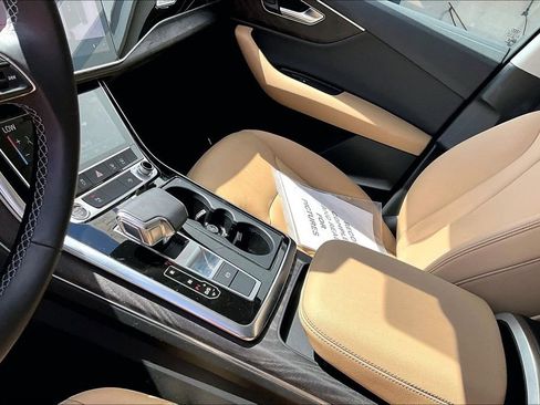 Certified 2025 Audi Q7 2.0T Premium w/ Convenience Plus Package image 23