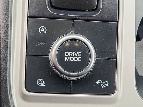 Used 2023 Ford Explorer XLT image 14