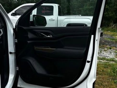 Used 2022 GMC Acadia SLE FWD image 7