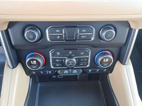 Used 2021 Chevrolet Suburban Premier w/ Premium Package image 16