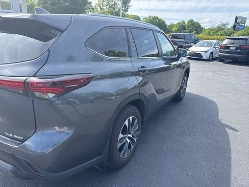 Used 2024 Toyota Highlander XLE AWD/4WD image 7