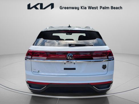 Used 2025 Volkswagen Atlas Cross Sport SE FWD image 6