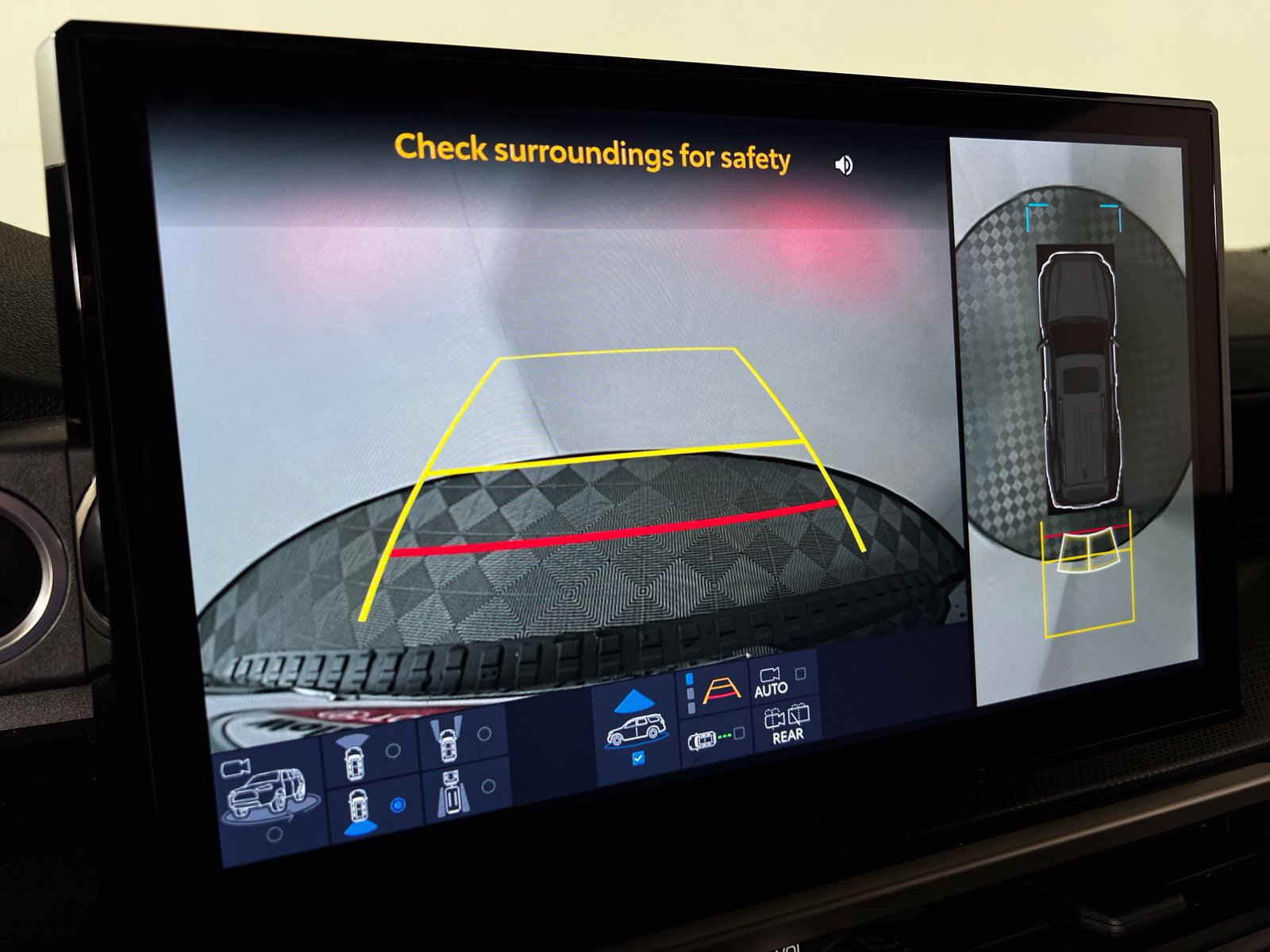Used 2025 Toyota 4Runner Limited AWD/4WD image 18