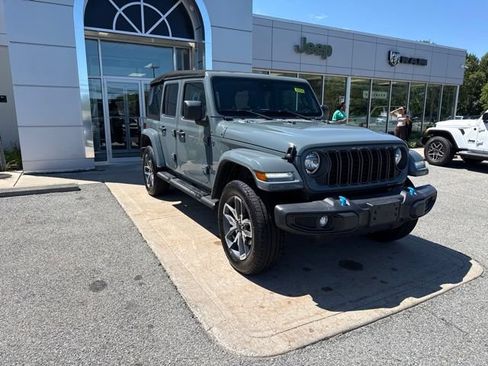 Certified 2024 Jeep Wrangler Unlimited w/ Convenience Group AWD/4WD image 11