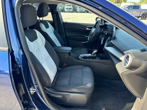 Used 2024 Chevrolet Trax LS w/ LS Convenience Package FWD image 24