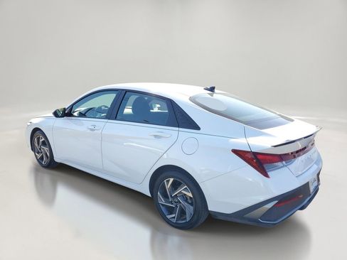 Certified 2025 Hyundai Elantra Sport FWD image 6