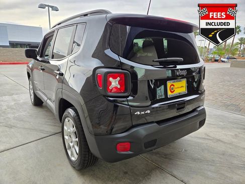 Used 2022 Jeep Renegade Latitude w/ Convenience Group AWD/4WD image 3