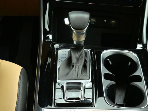 Certified 2022 Kia Carnival EX image 43