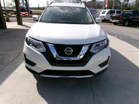 Used 2020 Nissan Rogue SV image 2