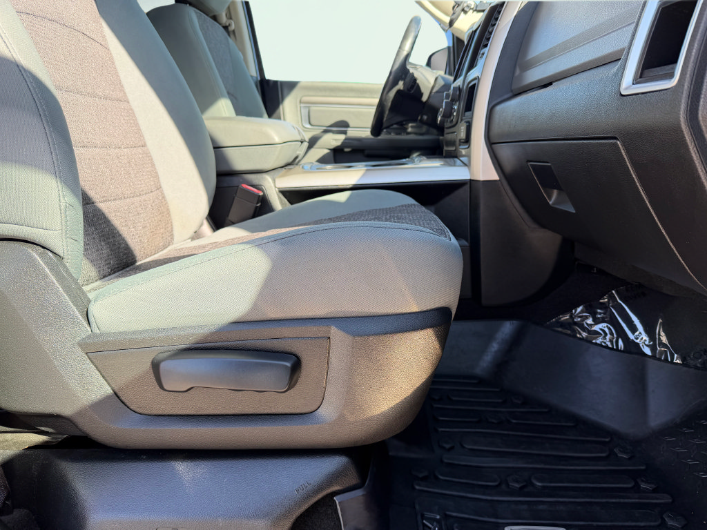 Used 2017 RAM 1500 Classic SLT w/ Luxury Group AWD/4WD image 42