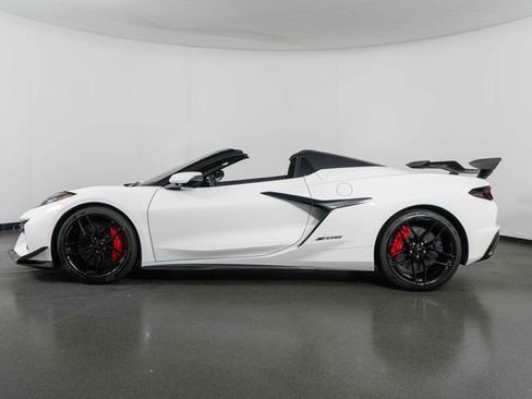 Used 2025 Chevrolet Corvette Z06 w/ Z07 Performance Package image 5