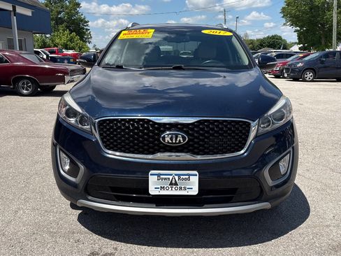 Used 2017 Kia Sorento EX image 4