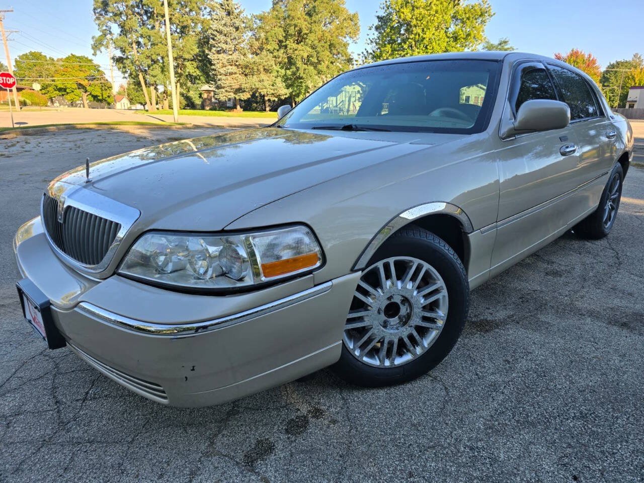 Used 2006 Lincoln Town Car Signature Limited RWD image 1