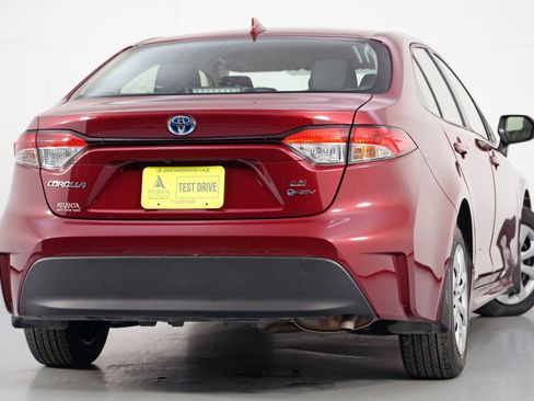 Used 2025 Toyota Corolla LE image 4