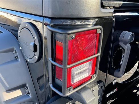 Used 2017 Jeep Wrangler Unlimited Sahara w/ Connectivity Group image 25