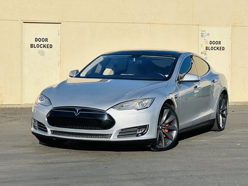 Used 2013 Tesla Model S RWD image 3