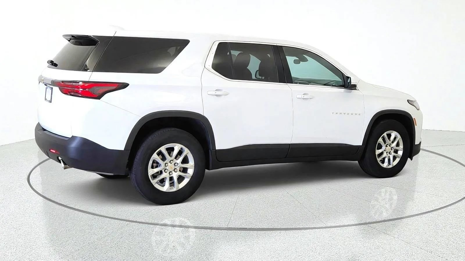 Used 2023 Chevrolet Traverse LS w/ Safety Package AWD/4WD image 9