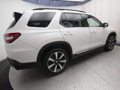 Certified 2025 Honda Pilot Touring image 37