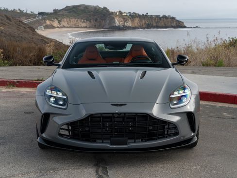 Used 2025 Aston Martin V8 Vantage Coupe image 5