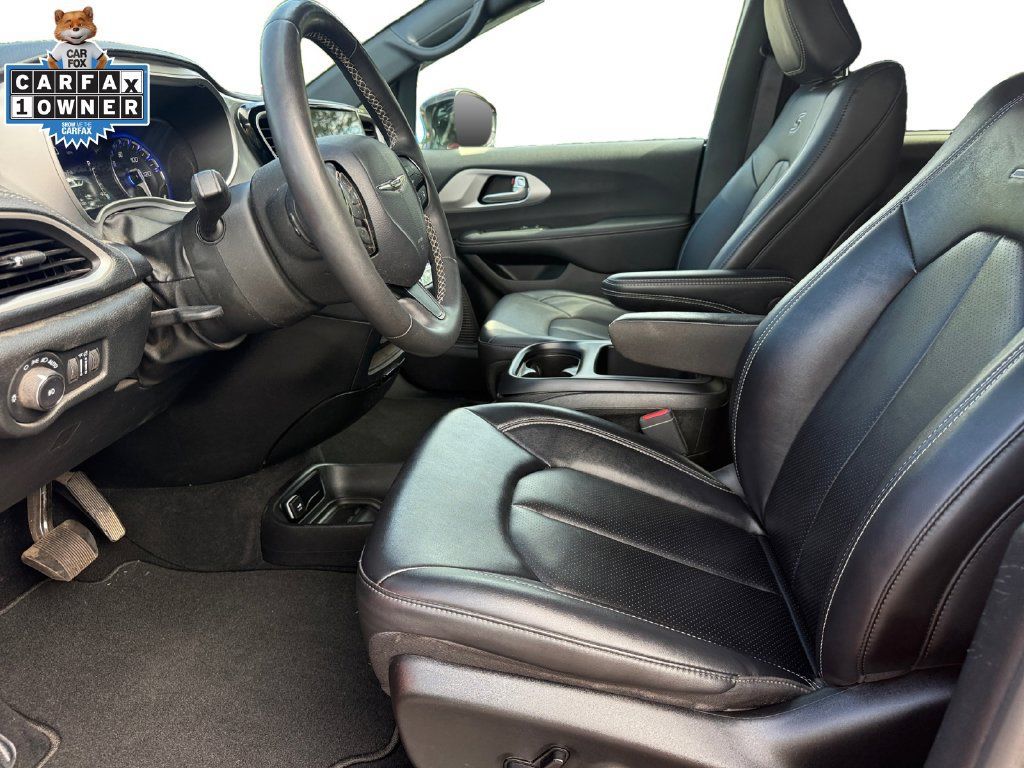 Used 2024 Chrysler Pacifica Touring-L w/ S Appearance Package AWD/4WD image 9