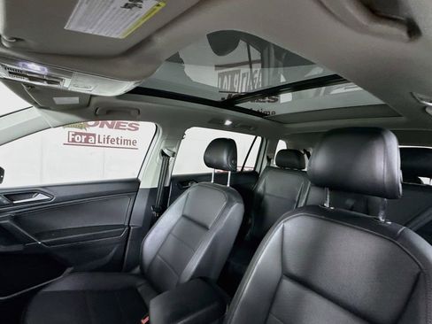Used 2018 Volkswagen Tiguan SE w/ Panoramic Sunroof Package AWD/4WD image 10