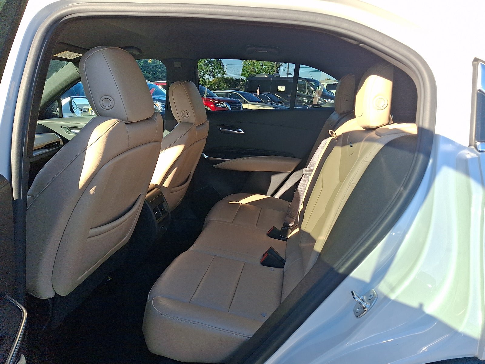 Used 2024 Cadillac XT4 Luxury w/ Cold Weather Package FWD image 20