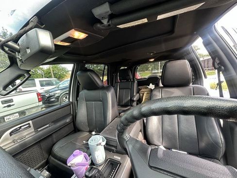 Used 2017 Ford Expedition XLT w/ Equipment Group 202A RWD image 11