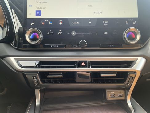 Used 2025 Lexus RX 350 Premium w/ Accessory Package (Z1) image 29