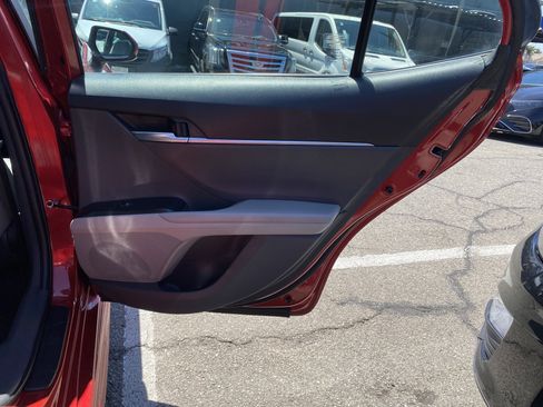 Used 2020 Toyota Camry SE FWD image 22
