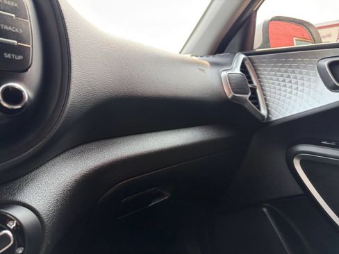Used 2025 Kia Soul LX w/ LX Technology Package FWD image 33
