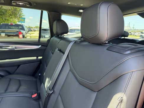 New 2025 Cadillac XT6 Luxury image 17
