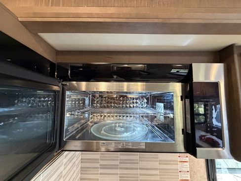 Used 2021 Ford F550 4x4 Regular Cab Super Duty w/ XLT Value Package image 54