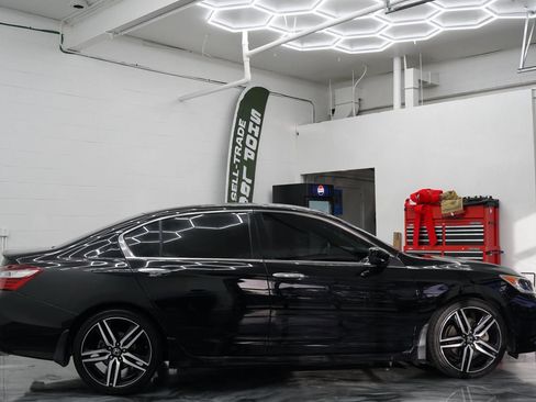 Used 2017 Honda Accord Sport image 5
