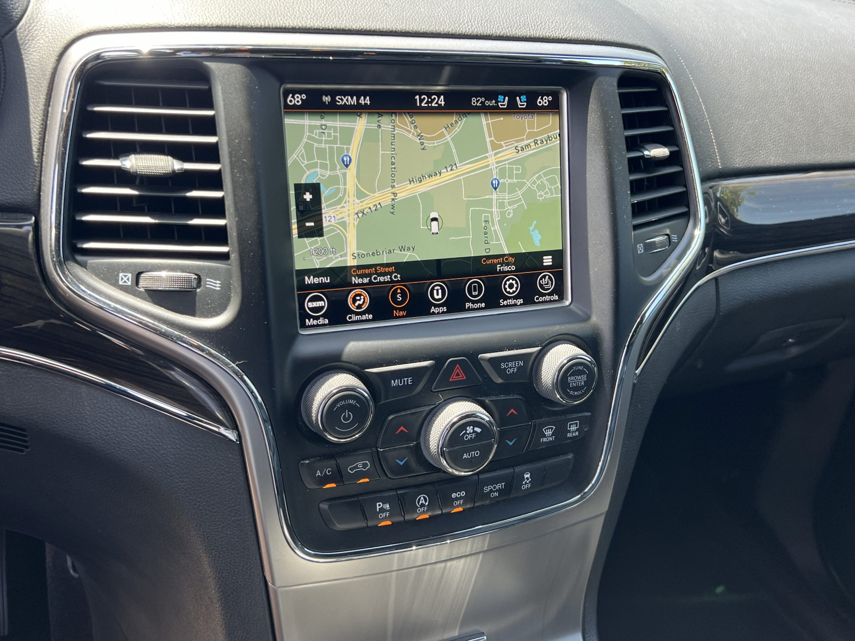 Used 2018 Jeep Grand Cherokee Overland AWD/4WD image 16