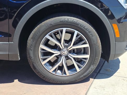 Used 2020 Volkswagen Tiguan SE w/ Panoramic Sunroof Package FWD image 13