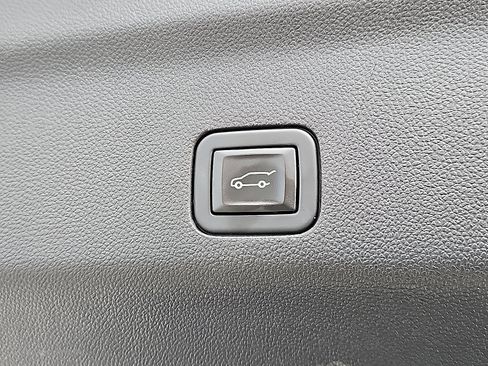 Used 2023 Chevrolet Tahoe Z71 w/ Luxury Package image 35